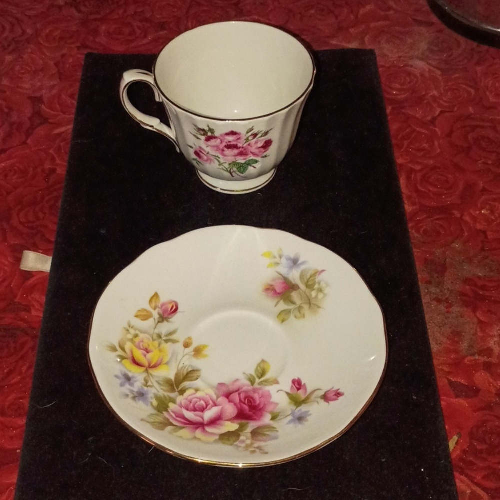 Floral Teacup and Saucer Set Duchess Bone China England - Picture 3 of 9